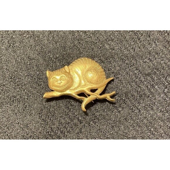 C&G Cheshire Cat Brooch Alice In Wonderland Pin Gold Tone Vintage 1991 - Picture 1 of 6